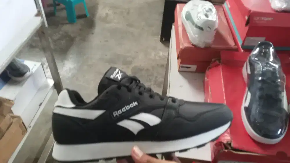 SEPATU RUNNING REEBOK