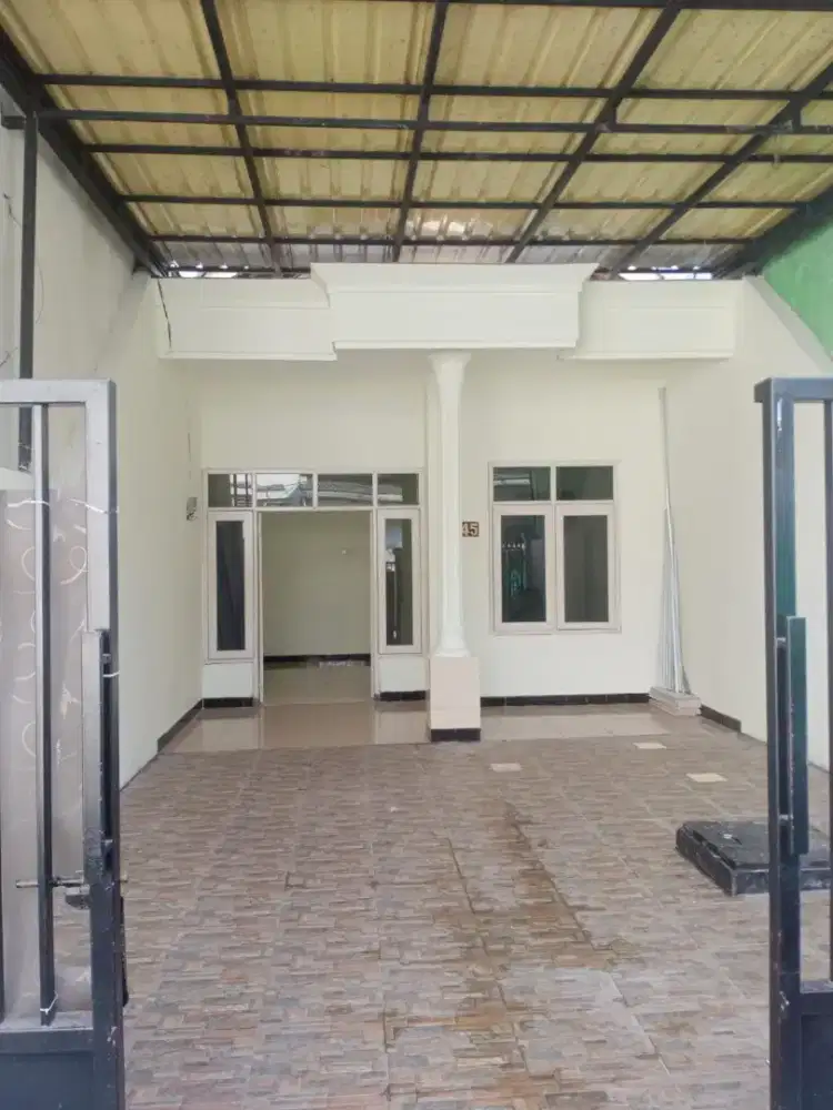 Disewakan rumah baru renov