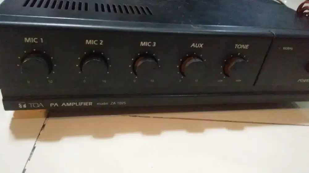 Amplifier dan speaker merk TOA