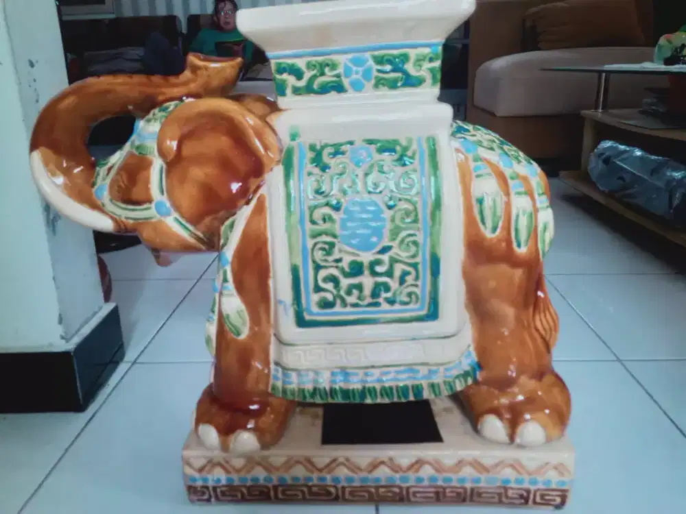 Patung Gajah Keramik