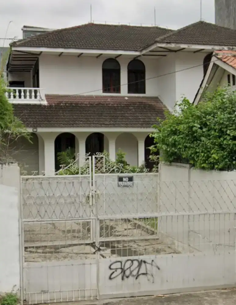 Rumah luas depan BINUS Anggrek