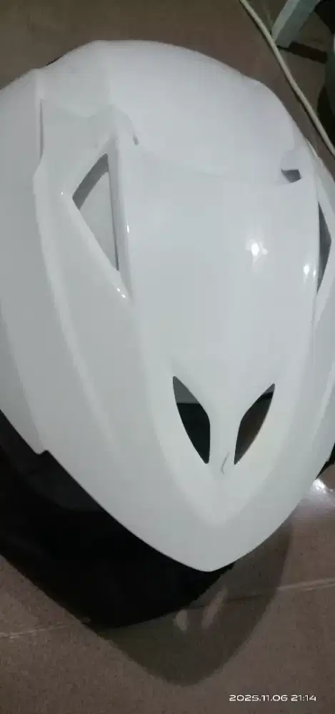 Helm Cargloss Warna Putih