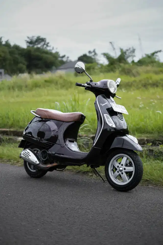 VESPA LX 150 2VIE TAHUN 2012