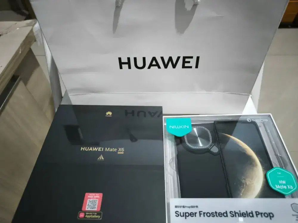 Huawei Mate X6 2025. Warna nebula red