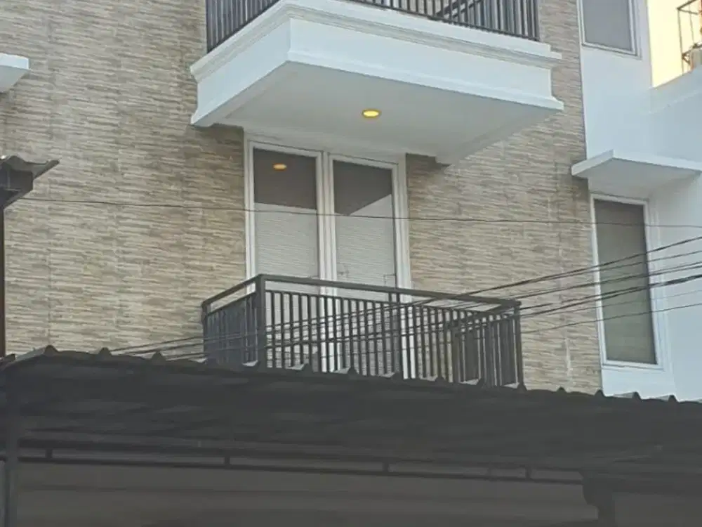 DIJUAL RUMAH MEWAH JANUR ELOK RESIDENCE UKU 9X17 HDP UTARA 3 LANTAI MEWAH