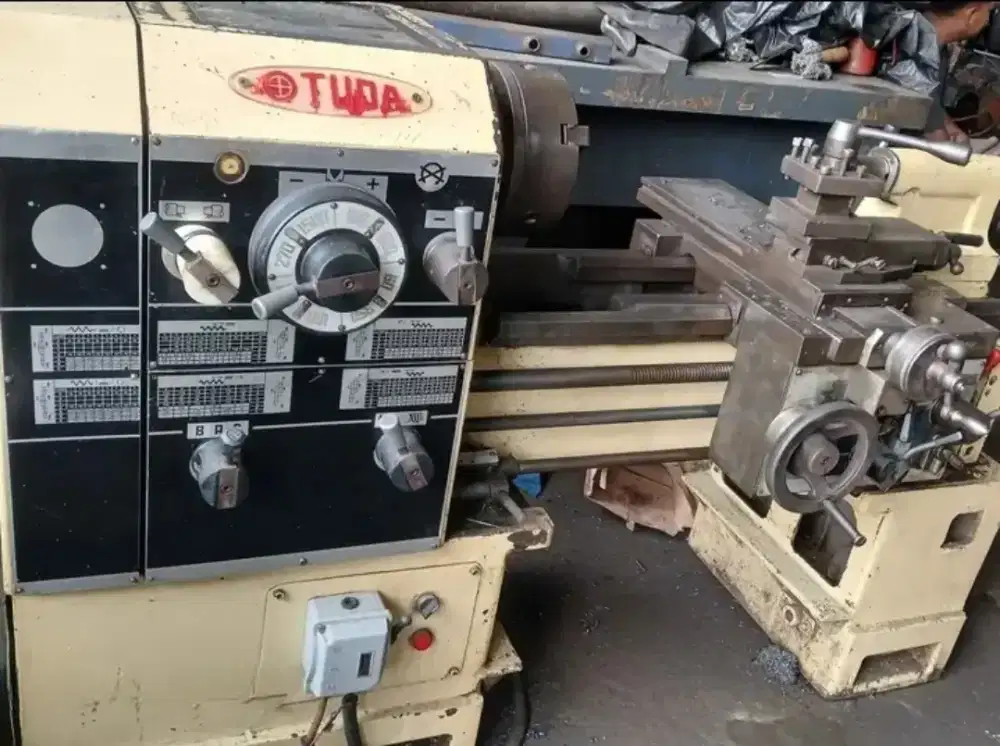 Mesin bubut tuda
