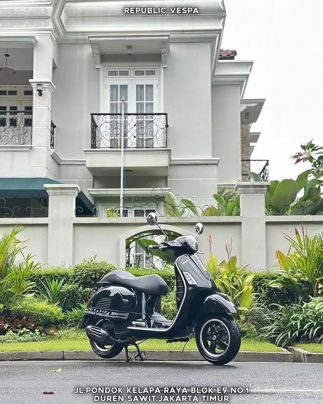 DIJUAL PIAGGIO VESPA GTS 150 4VIE IGET ABS TAHUN 2018 PERFECT CONDITIO