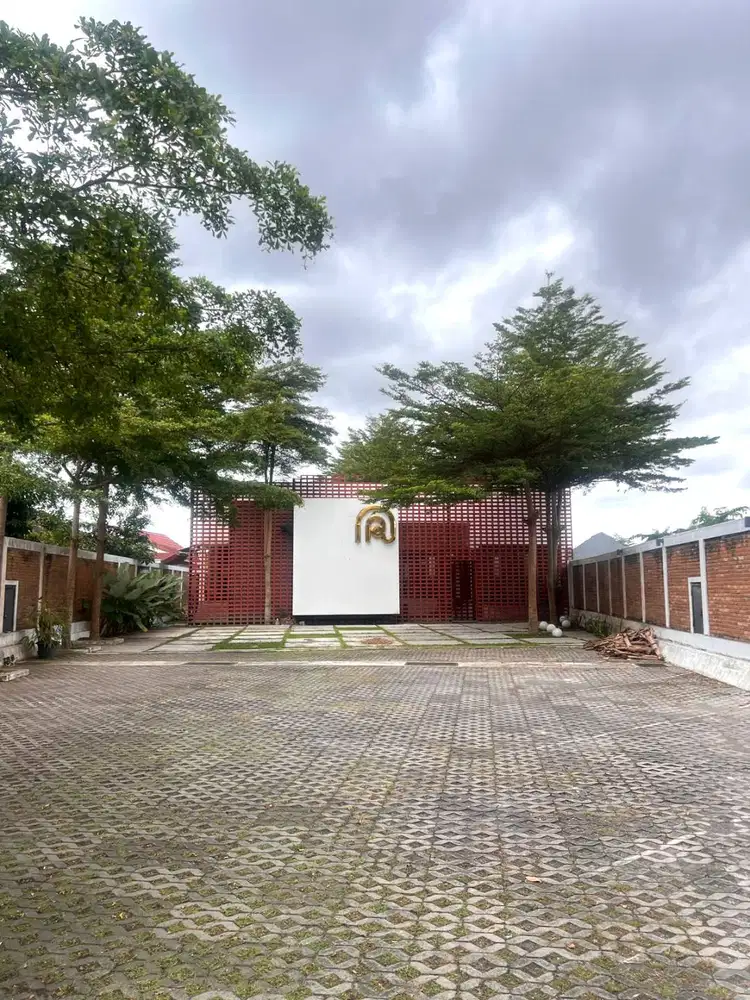 Ruang Usaha Bekas Cafe dekat Jalan Damai Palagan