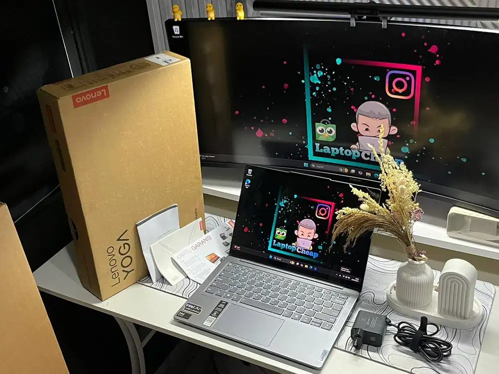 Lenovo Yoga Slim 7 OLED Touchscreen Ultra 5 125H Likenew Garansi 2027