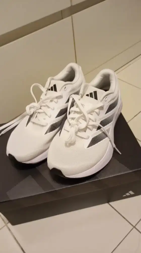 Separu running Adidas Duramo RC