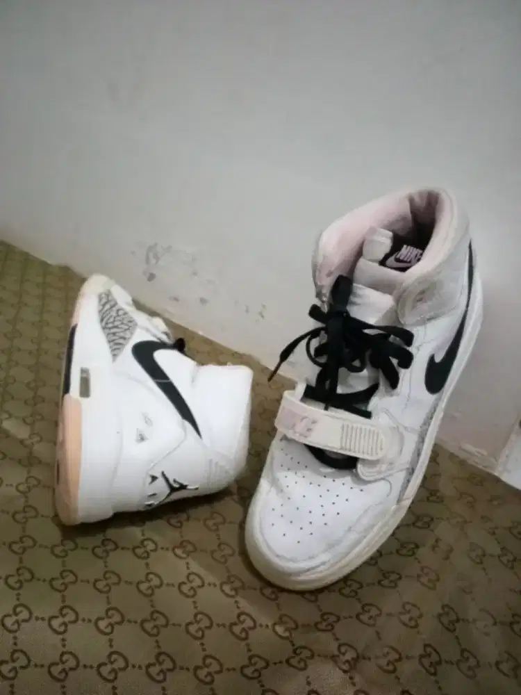 NIKE AIR JORDAN SIZE 40