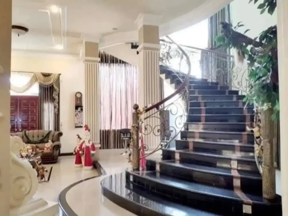 Rumah Mewah Araya Jalan Boulevard/kembar Kota Malang