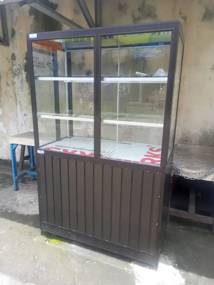 Etalase kaca murah
