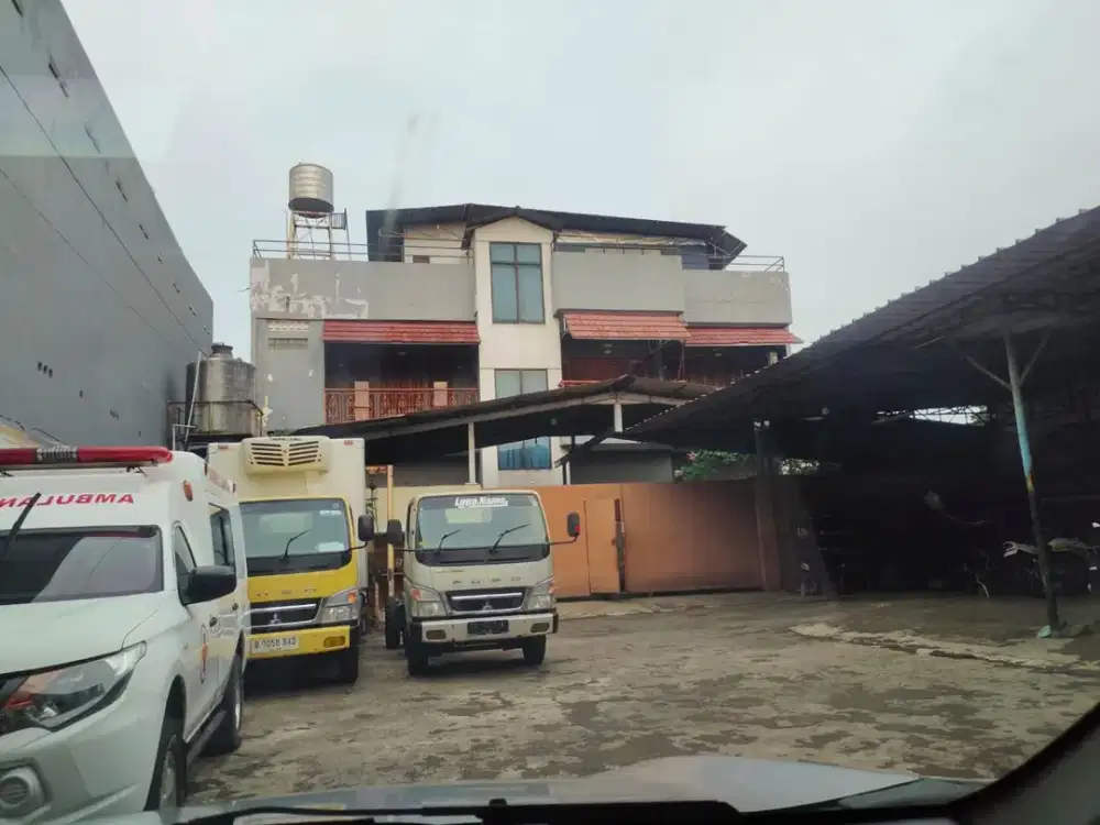 DIJUAL RUMAH DAN TEMPAT USAHA PENGGILINGAN RAYA CAKUNG LT 813 M2 DEPAN RUMAH BISA USAHA JLN RAYA