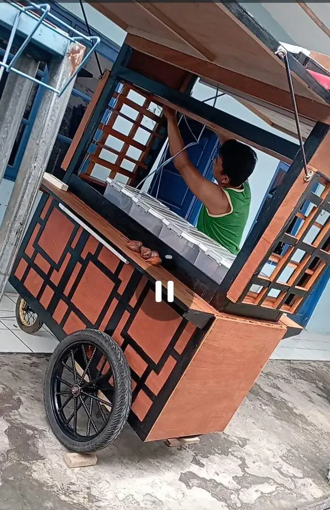 Gerobak dagangan kayu