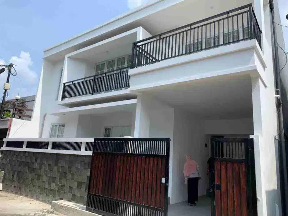 Rumah 2 Lantai dalam komplek di Jatiwaringin Pondok Gede