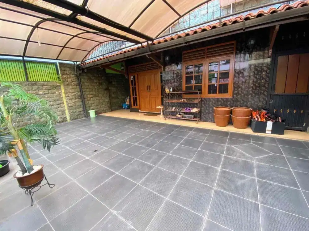 Rumah 2 lantai KOMPLEK DPR RI II Meruya Selatan Jakarta Barat