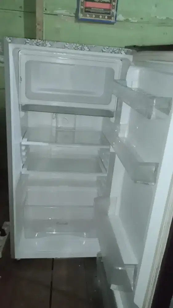 Kulkas 1pintu Polytron bleza polos,siap pakai