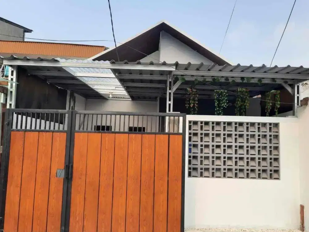 Rumah di Komplek Penerangan Pesanggrahan 
Jakarta Selatan