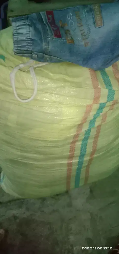 DIJUAL BAJU PRIBADI SATU KARUNG — MASIH BAGUS & LENGKAP ISINYA