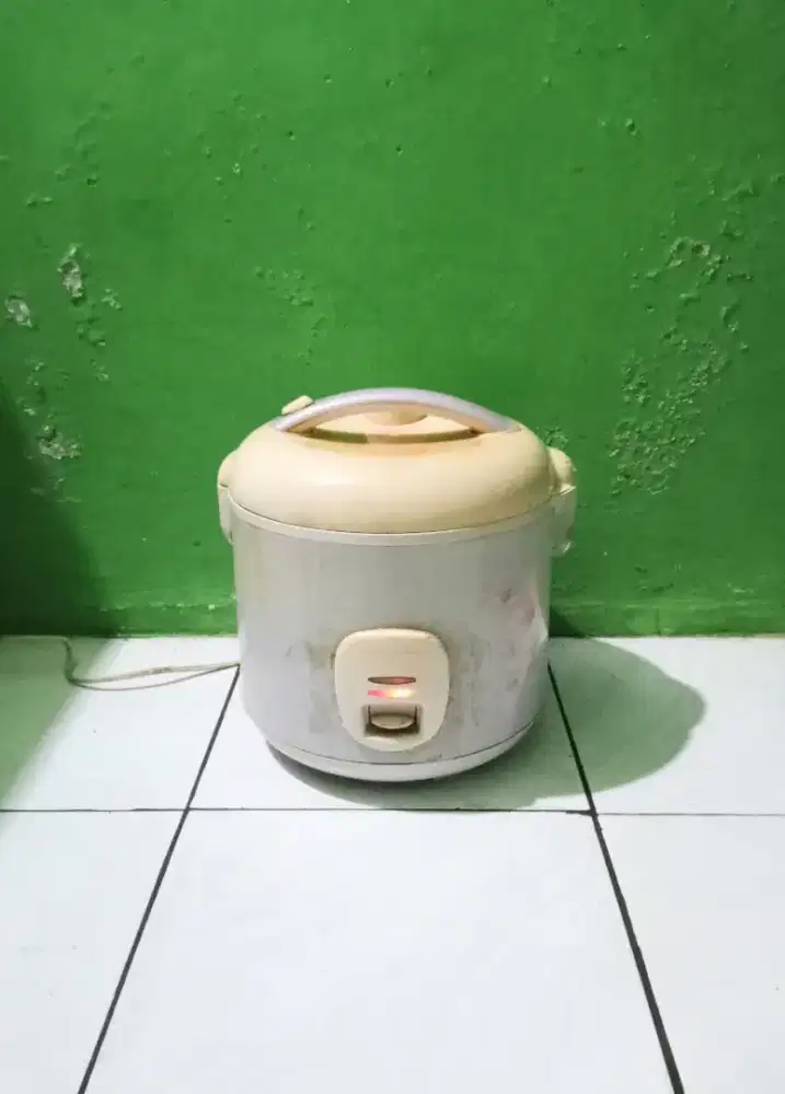 MAGICOM MERK MIYAKO UKURAN 1.8 LITER MANTAP.