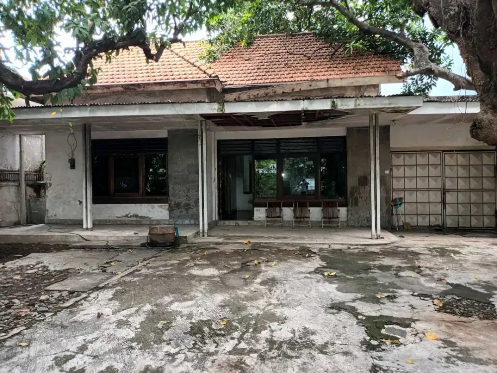 Jalan Sumatra no 101 , pusat kota Surabaya