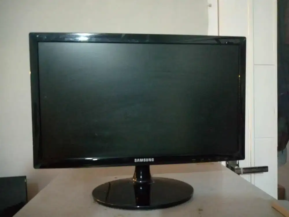 Monitor Samsung LED S19C150 Second Normal No Minus