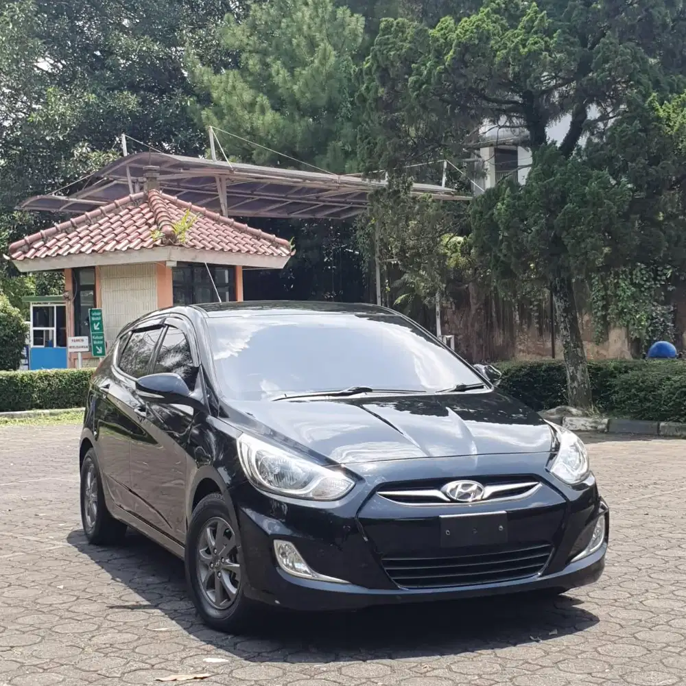 HYUNDAI GRAND AVEGA GL AT 2013 HITAM