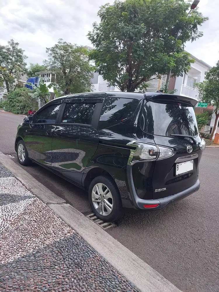 Dijual Cepat (BU) Toyota Sienta 2017 1.5 G MT Black