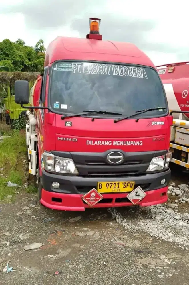 Hino Dutro 136 hd truck tangki