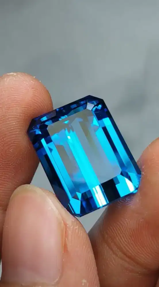 Natural blue topas blue elextrik