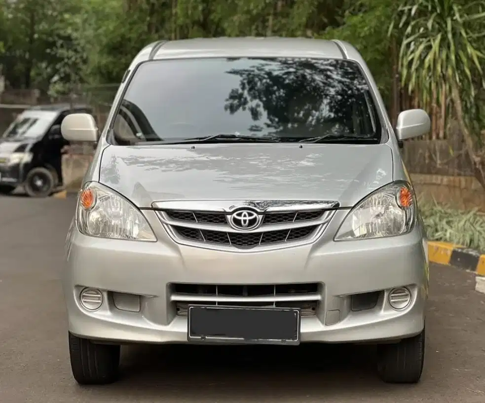 Toyota Avanza E Matic 2011 Low KM