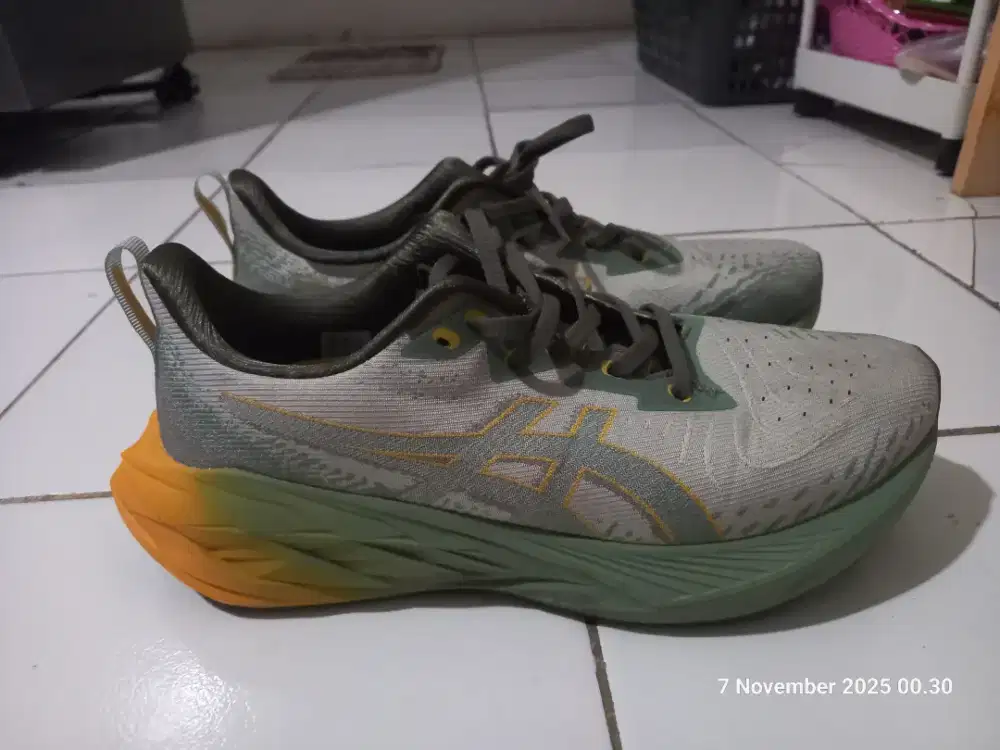 Sepatu Asics Novablast
