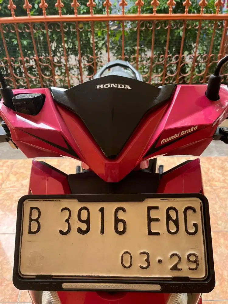 Beat Esp CBS ISS 2019 (Tipe Tertinggi) Hitam Magenta (tipe tertinggi)