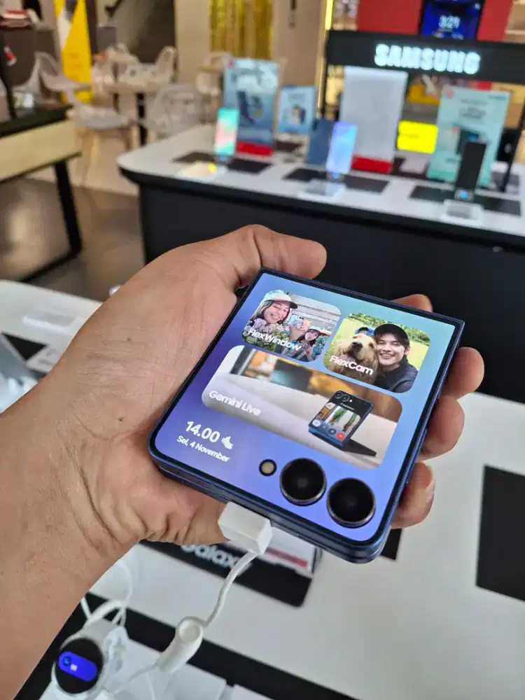 SAMSUNG Z FLIP7 DISKON 2 JUTA BUNDLE FIT3, CHARGER & SPEAKER PREMIUM