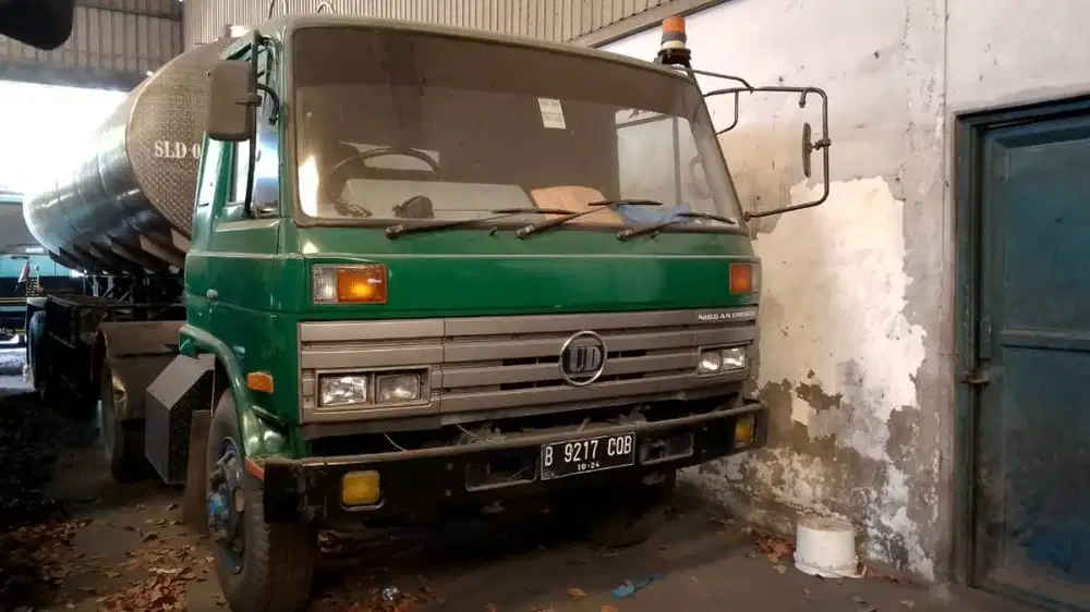 Dijual Truk Tangki Trailer Nissan CKA12 [2000]