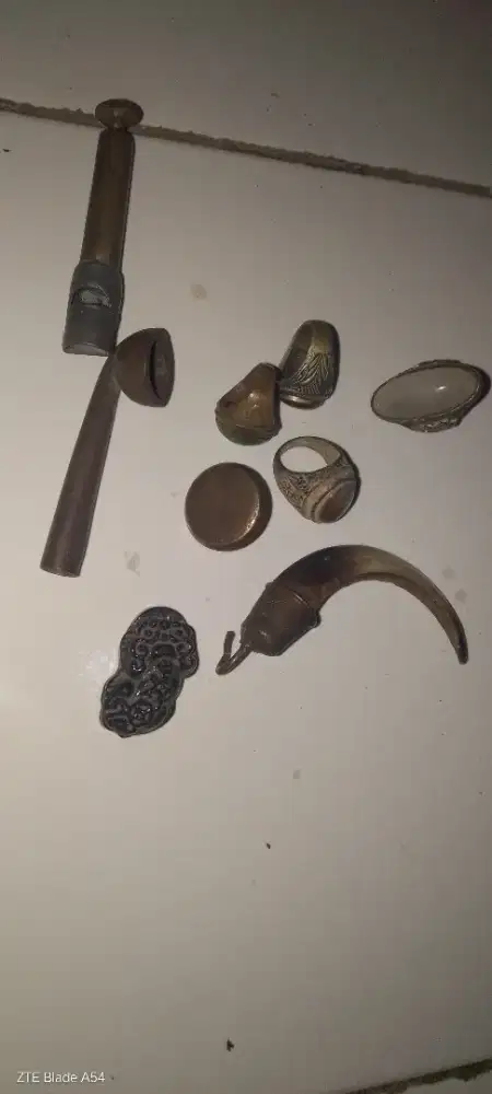 Batu cincin dan lainnya temuan kali