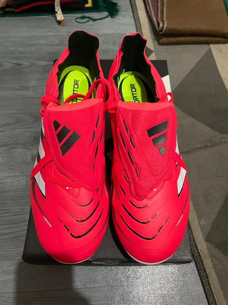 Sepatu Bola Adidas Predator