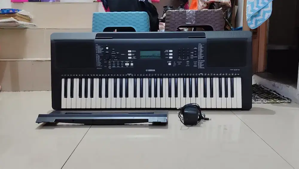 Yamaha PSR E73 bekas normal bagus