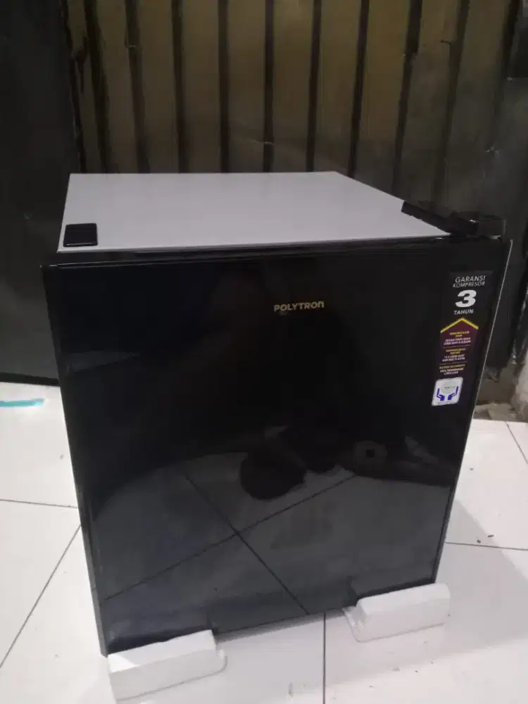 KULKAS MINIBAR POLYTRON LIKE NEW