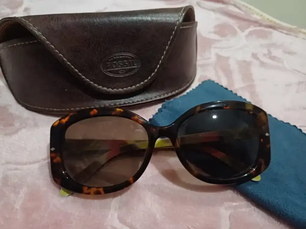 Kacamata Fashion Fosil