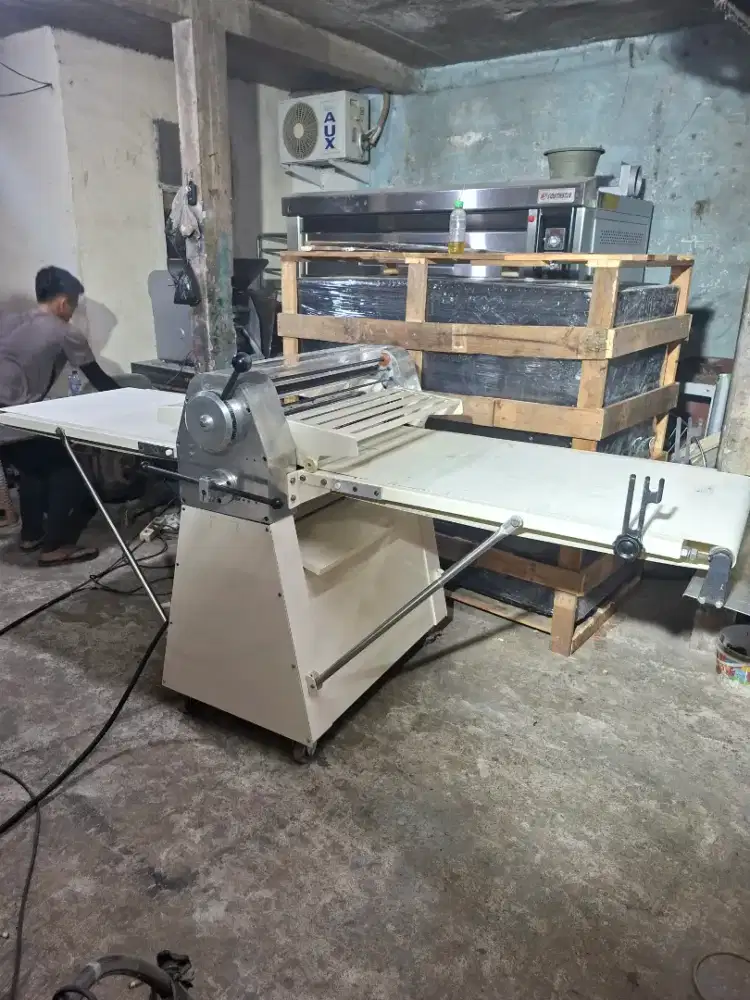 Mesin standing dough sheeter merk Lung Pang Taiwan Karpet Jumbo