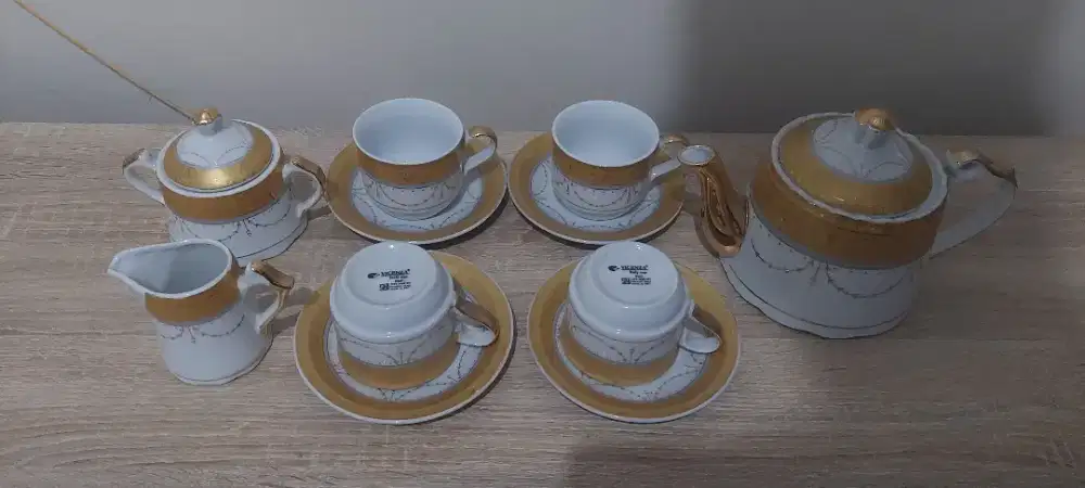 Keramik gelas cangkir pajangan merek VICENZA