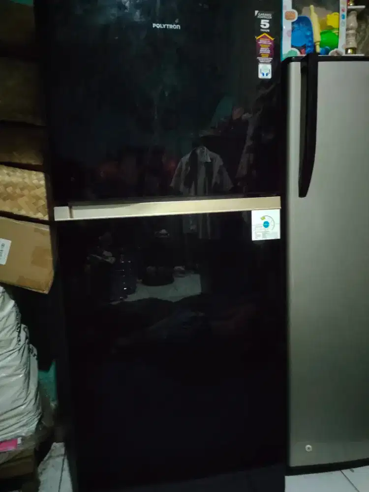 Kulkas Polytron 2 pintu