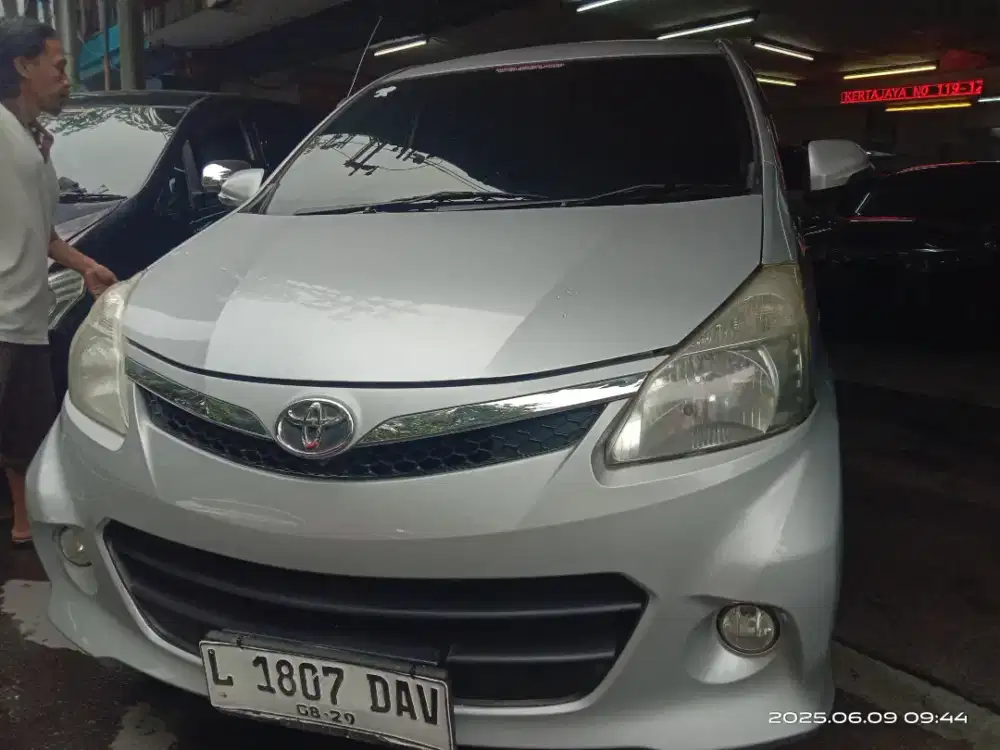 Avanza Veloz 1.5 at Silver