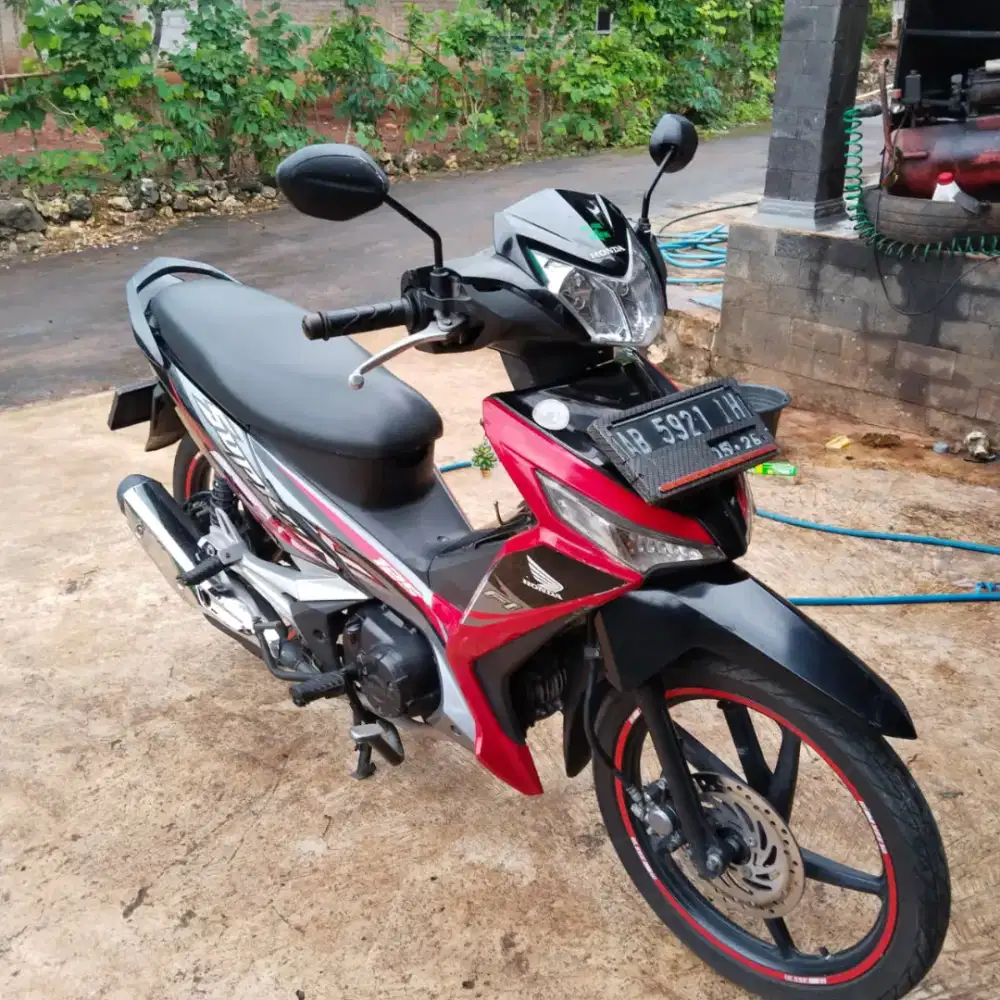 Di jual Supra x 125 injeksi 2016