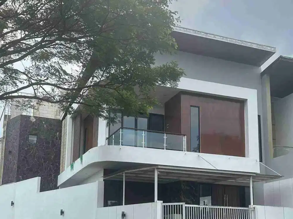 RUMAH LANTAI DI JALAN UTAMA PERUMAHAN ELIT