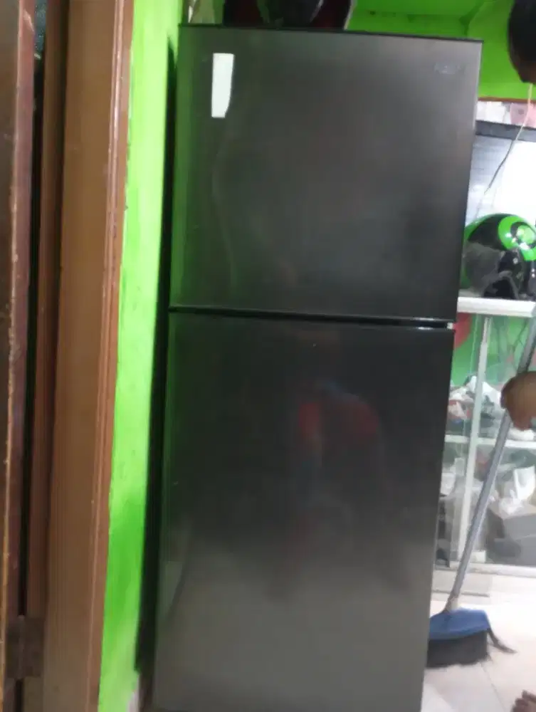 Kulkas 2 pintu merk AQUA