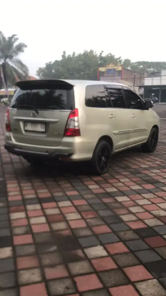 Toyota Kijang Innova 2012 Bensin