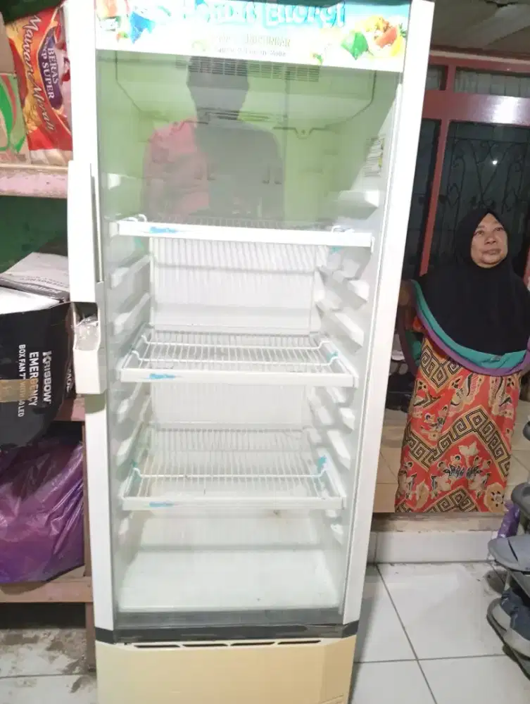 Sale Showcase merk polytron kondisi mulus,blm service dinginnya mntaap